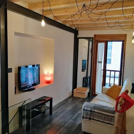 Vilafragglerock, Casa De Diseno Moderno En Nyaraló *